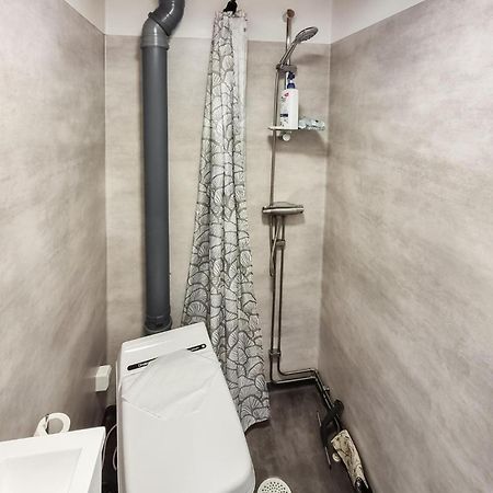 Lovely Home In Alingsas With Lake View Екстериор снимка