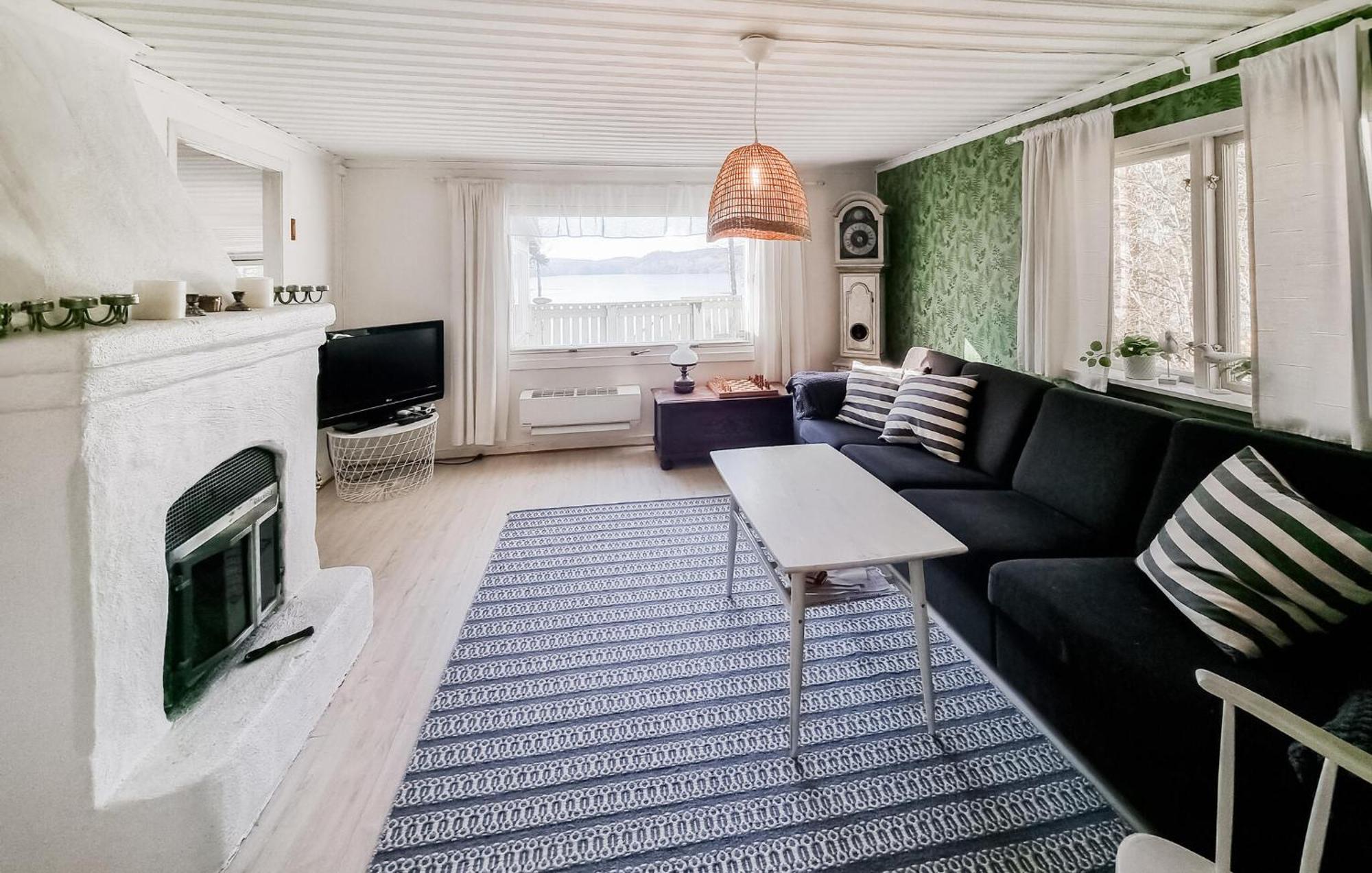 Lovely Home In Alingsas With Lake View Екстериор снимка