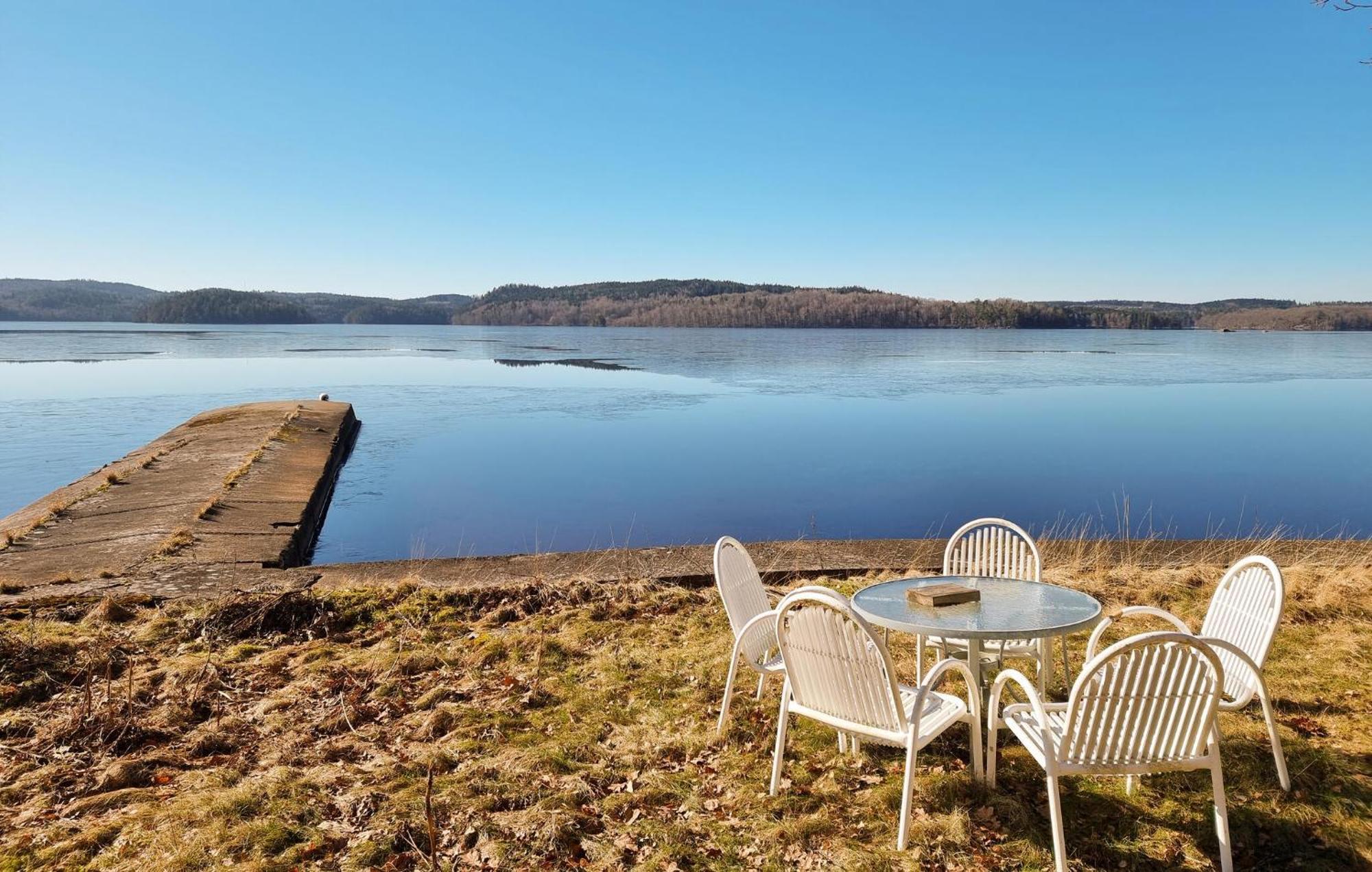 Lovely Home In Alingsas With Lake View Екстериор снимка