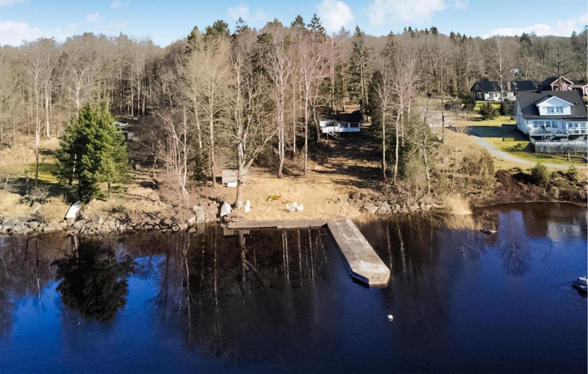 Lovely Home In Alingsas With Lake View Екстериор снимка