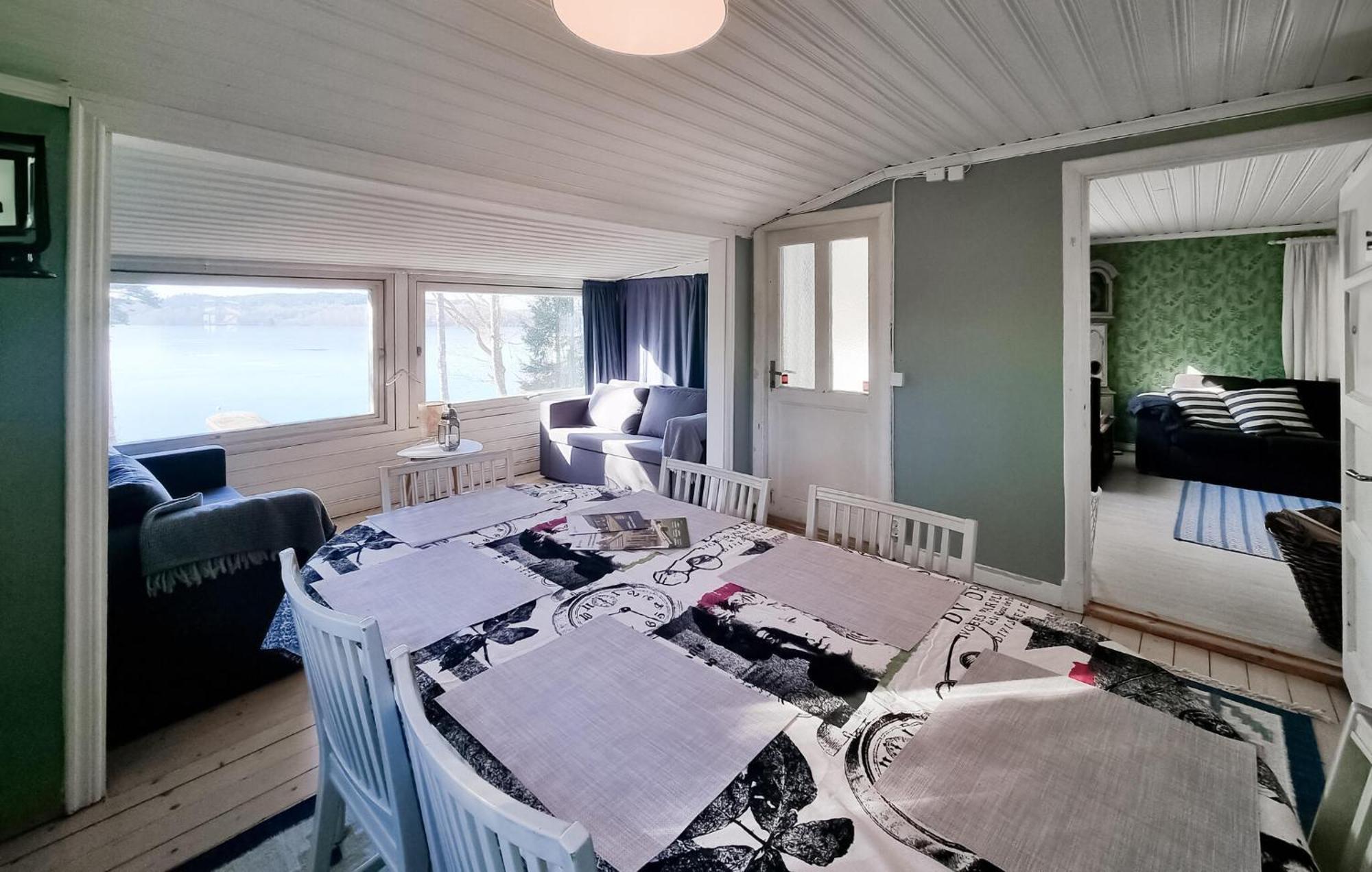 Lovely Home In Alingsas With Lake View Екстериор снимка