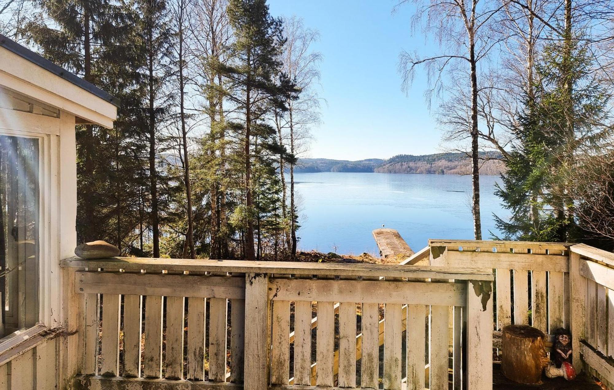 Lovely Home In Alingsas With Lake View Екстериор снимка