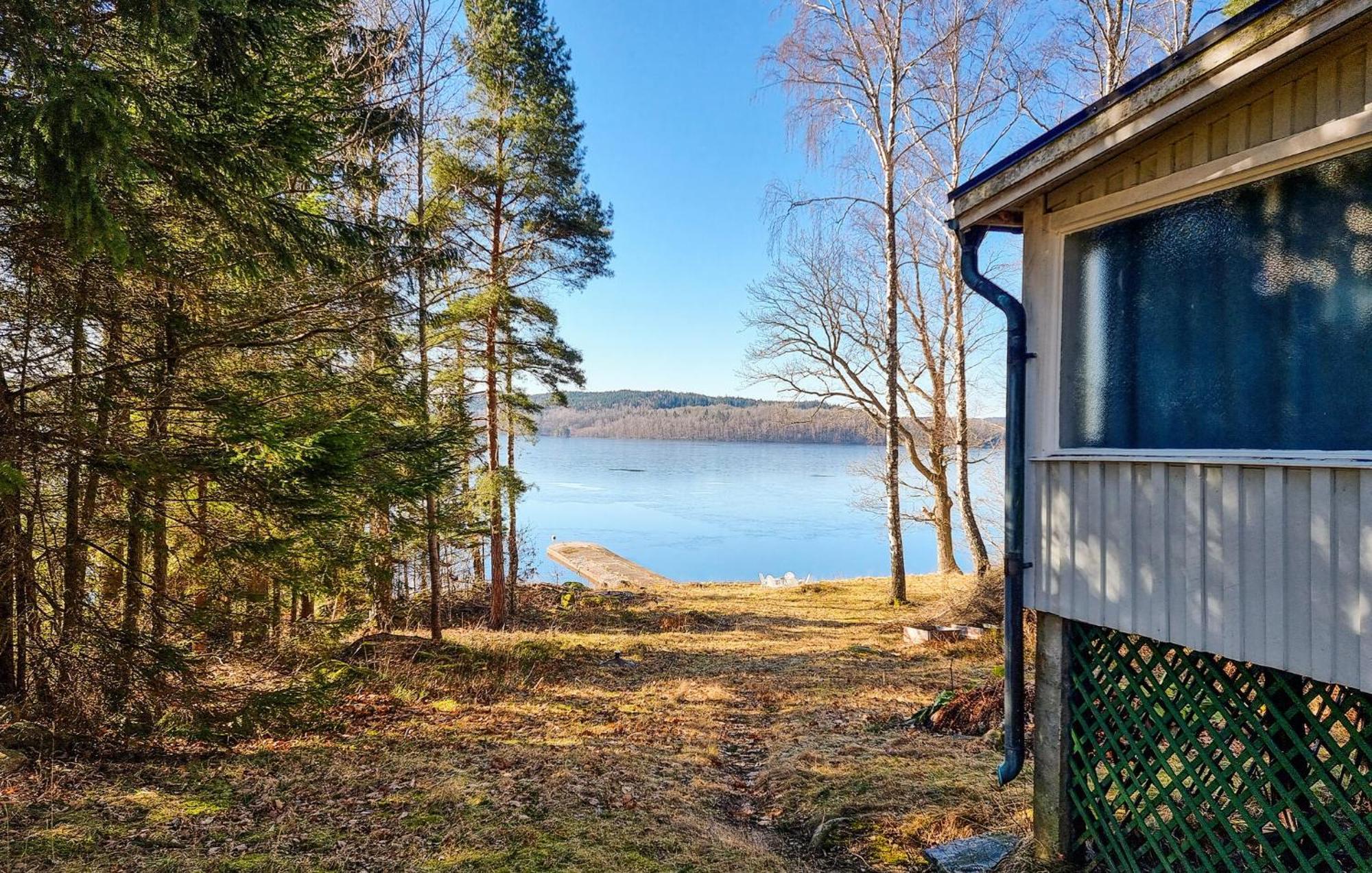 Lovely Home In Alingsas With Lake View Екстериор снимка